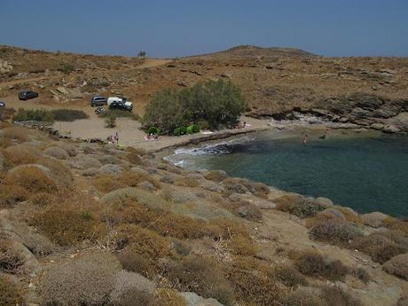 Eating Serifos part 1 - stuffed tomatoes at Νικουλιας: the tavern in Plati Gialos