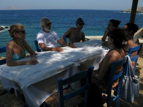 Eating Serifos part 1 - stuffed tomatoes at Νικουλιας: the tavern in Plati Gialos