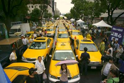 Siamo nelle mani dei tassisti cinesi