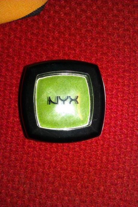 Beauty Pics #32 NYX eyeshadow in Bright Green – 133A