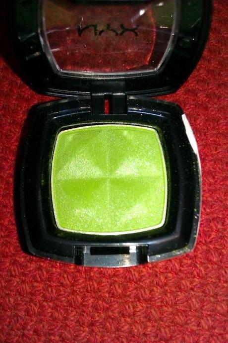 Beauty Pics #32 NYX eyeshadow in Bright Green – 133A