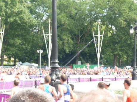 Ooh look! There's the marathon at Buckingham Palace!