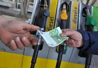 Benzina oltre i 2 euro. Ma siamo fuori dal tunnel!!!