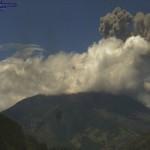 Tungurahua Ash cloud during dayliht gets incandescent during dark