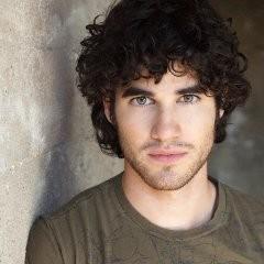 DARREN CRISS TUTTI I TAGLI DI CAPELLI DEL FAMOSO ATTORE DELLA SERIE GLEE