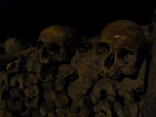 Arrete! C'est ici l'empire de la Mort: le catacombe di Parigi