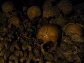 Arrete! C'est ici l'empire de la Mort: le catacombe di Parigi