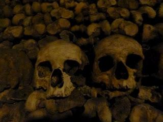 Arrete! C'est ici l'empire de la Mort: le catacombe di Parigi