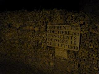 Arrete! C'est ici l'empire de la Mort: le catacombe di Parigi