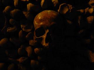 Arrete! C'est ici l'empire de la Mort: le catacombe di Parigi