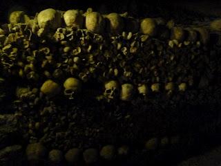 Arrete! C'est ici l'empire de la Mort: le catacombe di Parigi