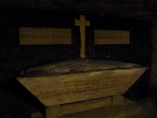 Arrete! C'est ici l'empire de la Mort: le catacombe di Parigi