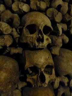 Arrete! C'est ici l'empire de la Mort: le catacombe di Parigi