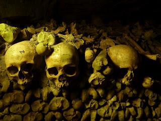 Arrete! C'est ici l'empire de la Mort: le catacombe di Parigi