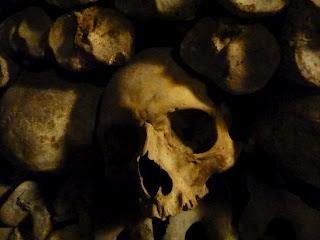 Arrete! C'est ici l'empire de la Mort: le catacombe di Parigi