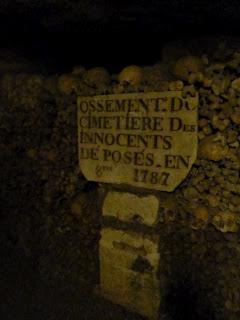 Arrete! C'est ici l'empire de la Mort: le catacombe di Parigi