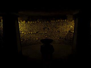 Arrete! C'est ici l'empire de la Mort: le catacombe di Parigi