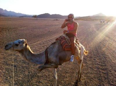 Marco Carta nel deserto