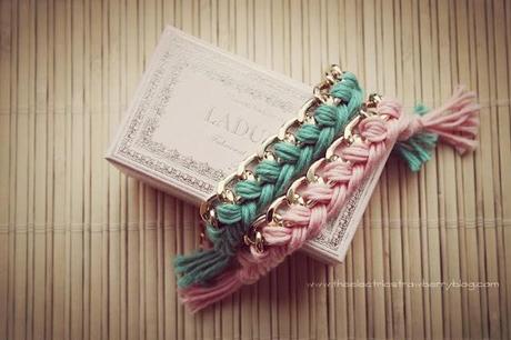 Summer trend 2012: braccialetti in cotone colorato e catena