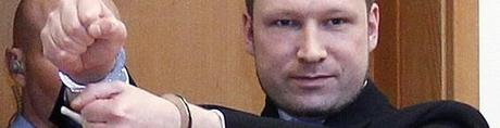 Killer Breivik: 21 anni per 77 morti