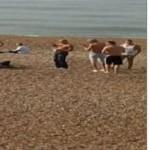 Inghilterra: sesso davanti a tutti sulla spiaggia di Brighton