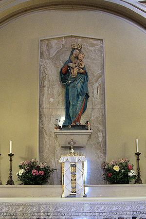 English: Statue of Our Lady of Snow, sactuary ...