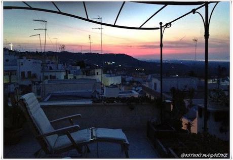 Estate a Ostuni: una terrazza vista mare // été à Ostuni: une terrasse avec vue sur la mer