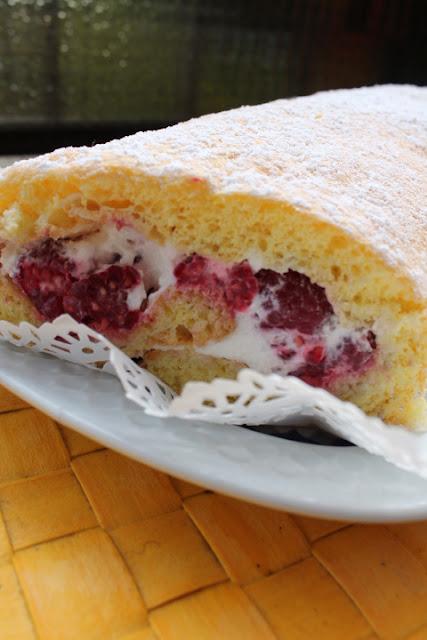 Roulade panna e lamponi