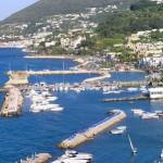 Ischia: massi in strada, chiusa  la statale verso Lacco Ameno