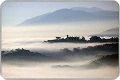 nebbia sulle alpi