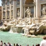 Roma: la fontana di Trevi senza acqua. Sorpresa per i turisti