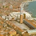 Venezia: i piccioni sono colorati, fra lo stupore dei turisti