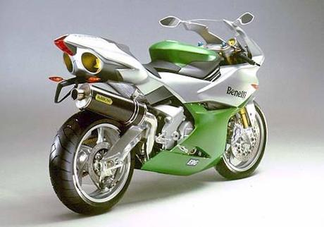 Benelli Tornado 900 ( Sviluppo e Storia )