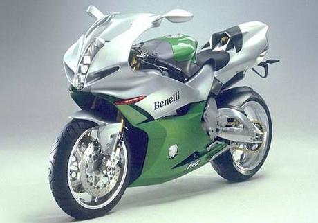 Benelli Tornado 900 ( Sviluppo e Storia )