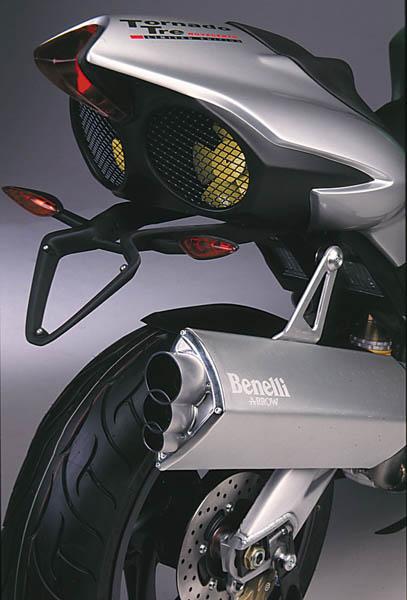 Benelli Tornado 900 ( Sviluppo e Storia )