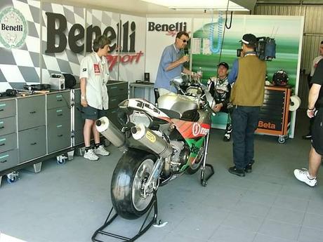 Benelli Tornado 900 ( Sviluppo e Storia )