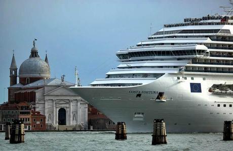 Clini: «Le grandi navi continueranno a entrare nella laguna di Venezia» – Rassegna Stampa D.B. Cruise Magazine