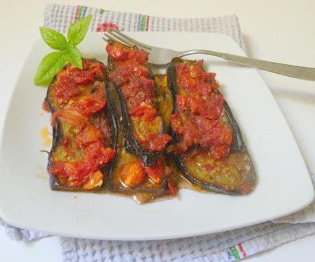 melanzane alla scapece col pomodoro    (melitzanes skordostoubi)