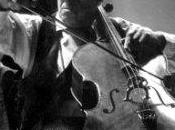 Corada Abbate interrogano Perri sulla proposta statua Rostropovich! l’idea liutaio Raffaelian. grande violoncellista proprio bisogno Comune, magari fatta anche titanio colore nero? Appello finale