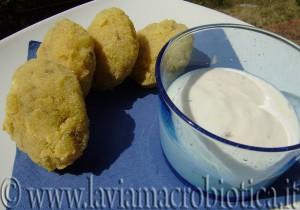 Crocchette di riso con salsa di yogurt alla “quasi” greca