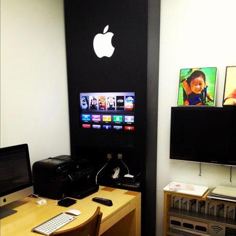Un fan di Apple trasforma la sua casa-ufficio in un negozio Apple in miniatura