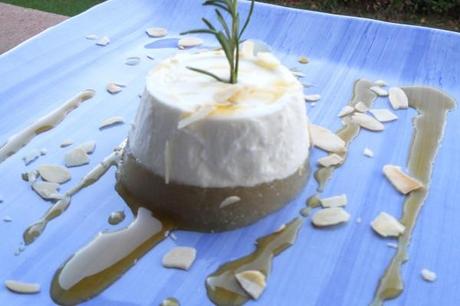 Ricotta,pere al rosmarino e miele di castagno