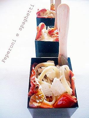 Peperoni e spaghetti in finger food