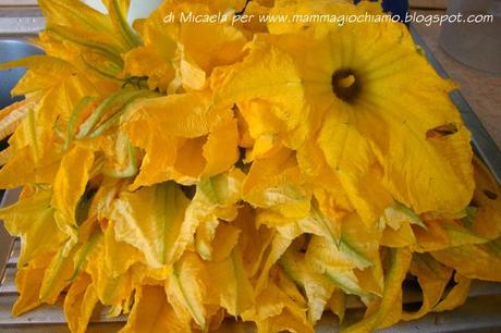 Ricette per mangiar sano: Fiori di zucchina fritti (di Micaela)