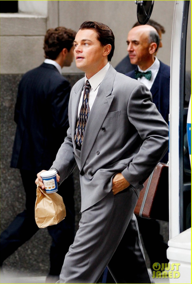 Leonardo di Caprio nella prima immagine di The Wolf of Wall Street