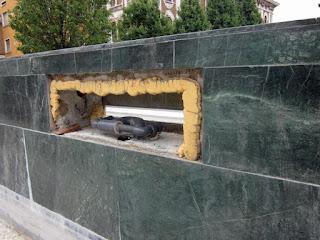 Fontana spenta, come la città