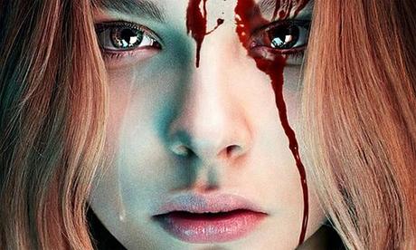 Una Chloe Moretz terrificante in questa nuova immagine da Carrie