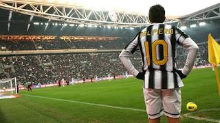 Bendtner chiede alla Juve la maglia numero 10 di Alex.