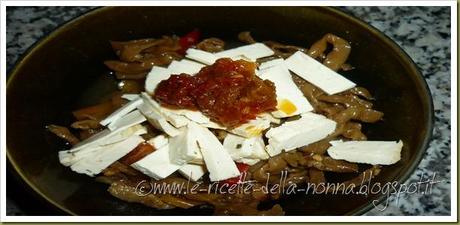 Antipasto piccante di tofu al naturale con melanzane e peperoni sott'olio (8)