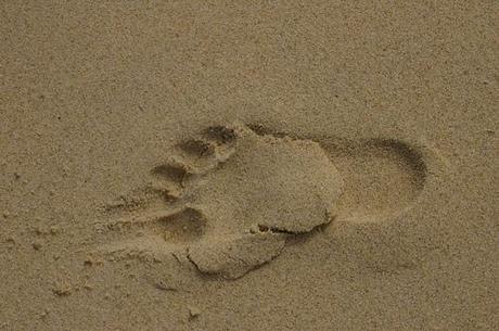 orma sulla sabbia